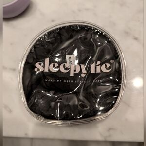 Sleepy Tie Heatless Curls Bedtime Scrunchie